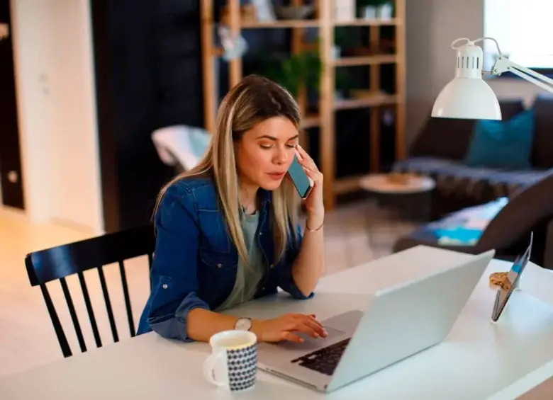 La capital concentra una amplia oferta laboral en modalidad híbrida para diferentes perfiles profesionales. FOTO: GETTY