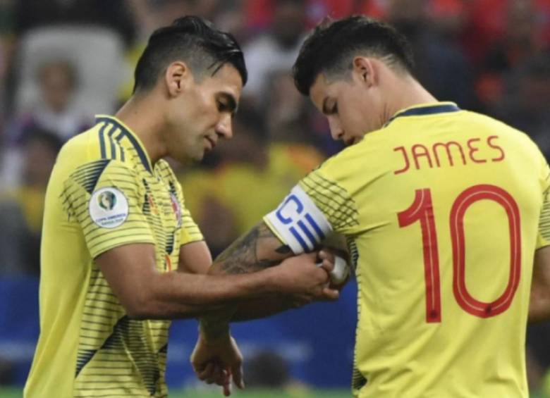 Falcao y James en otro partido con Colombia donde ‘El Tigre’ le dio la cinta de capitán al cucuteño. FOTO: AFP