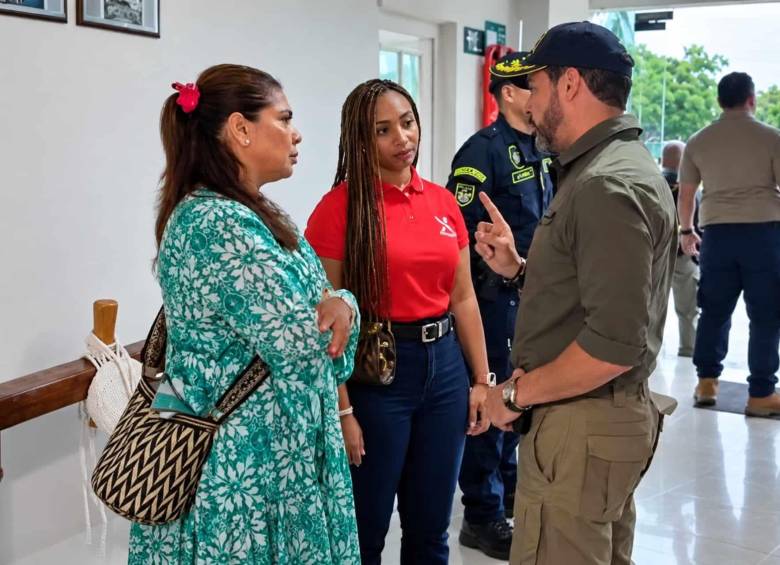 El presidente Abelardo de la Espriella encaró a la gobernadora de San Andrés, Girley Natacha Ordóñez Bowie, y a la representante a la Cámara Elizabeth Jay-Pang Díaz. Foto: captura de video