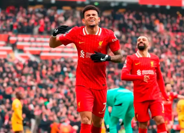 El futbolista colombiano, Luis Díaz, fue clave en la consecución del título de Premier League de Liverpool la temporada pasada. FOTO: GETTY