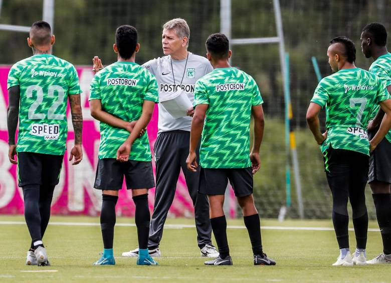 El técnico Paulo Autuori, durante una de las prácticas en su primera etapa con Nacional. FOTO Jaime Pérez