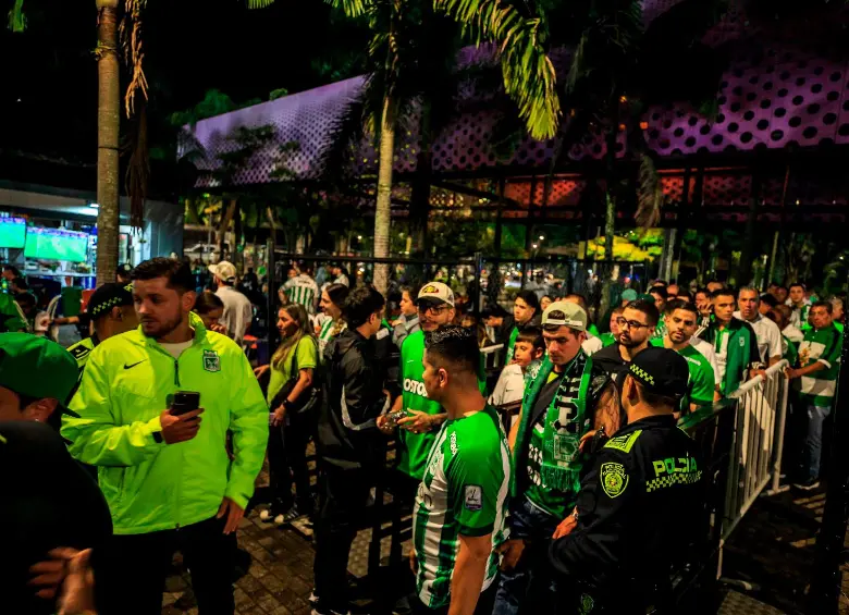 Se recomienda a los hinchas de Nacional entrar oportunamente al estadio para evitar aglomeraciones. FOTO: Camilo Suárez