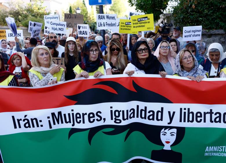 Desde distintas ciudades del mundo, incluida Madrid (España), han pedido que se frene la represión en Irán. FOTO: EFE