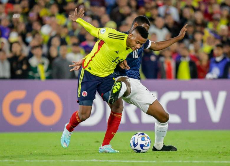 Óscar Cortés disputó nueve partidos en el Sudamericano Sub-20 organizado en territorio cafetero y convirtió tres goles. FOTO Colprensa