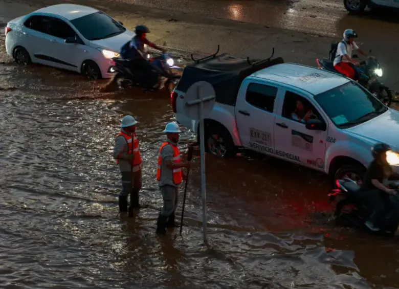 Inundaciones en Medellín por las lluvias. FOTO: Manuel Saldarriaga