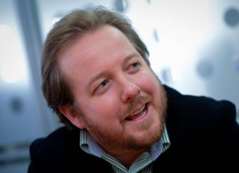 Aunque sus primeras novelas podrían denominarse históricas, en esta se aleja, aunque la historia está con él. FOTO colprensa