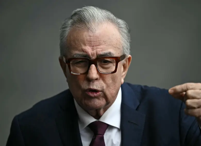 Pese a la investigación de la Fiscalía mexicana y la orden de arresto en EE. UU., el gobernador volvió a su cargo. Morena y el Gobierno Federal se marcaron distancia inmediata de su decisión. FOTO: AFP