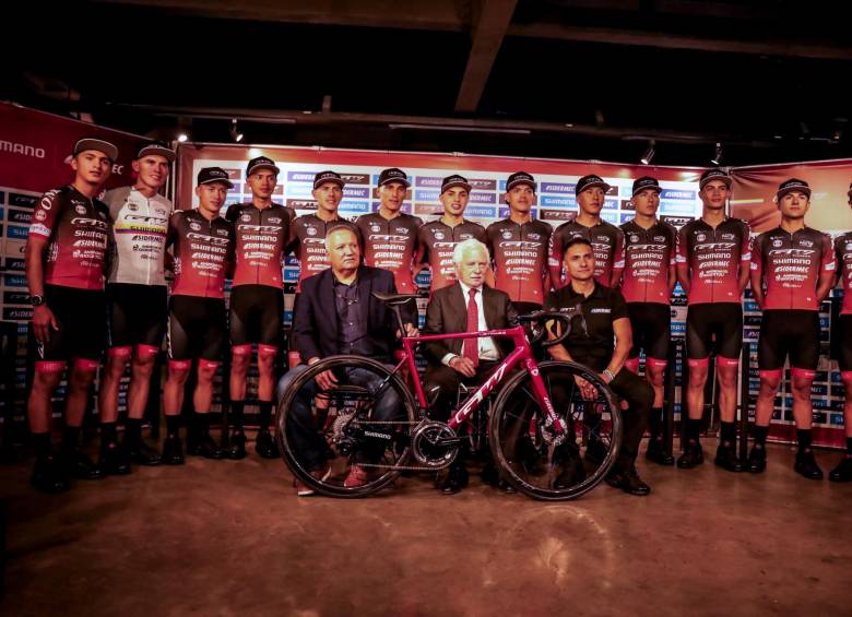 Este es el equipo que correrá en Colombia y Europa con los colores del GW Shimano Sidermec, con la ilusión de ganar reconocimiento para el ciclismo nacional. FOTO cortesía Éder Garcés - ADN Cycling porfid