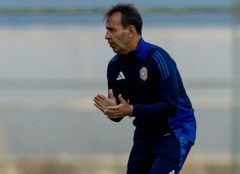 Fernando “Bocha” Batista es el entrenador de Costa Rica. Foto: @tomfonseca