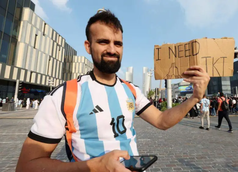 Un hincha de Argentina diciendo que necesita un ticket o boleta. FOTO: Getty