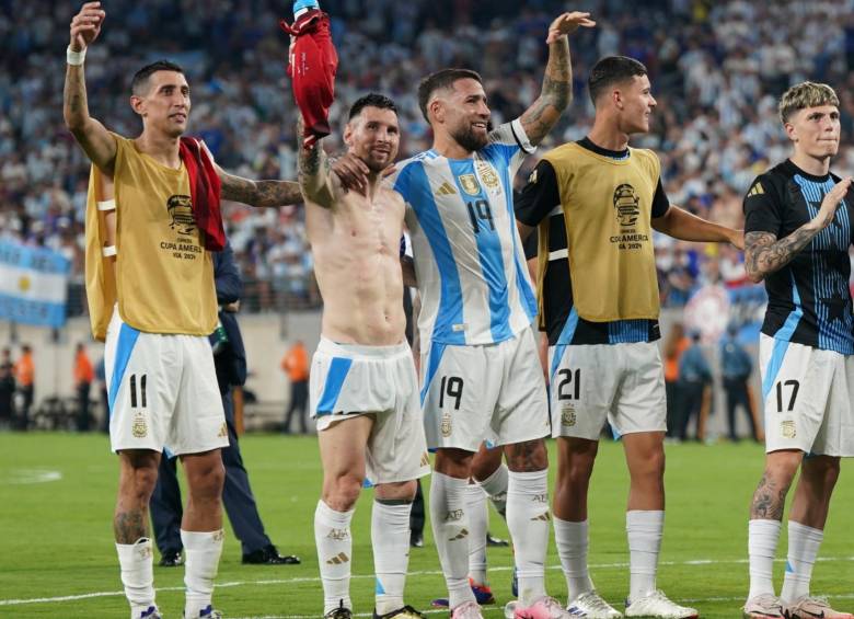 Algunos jugadores de Argentina celebrando tras vencer a Canadá y pasar a la final de la Copa. FOTO: CUENTA DE X @Argentina