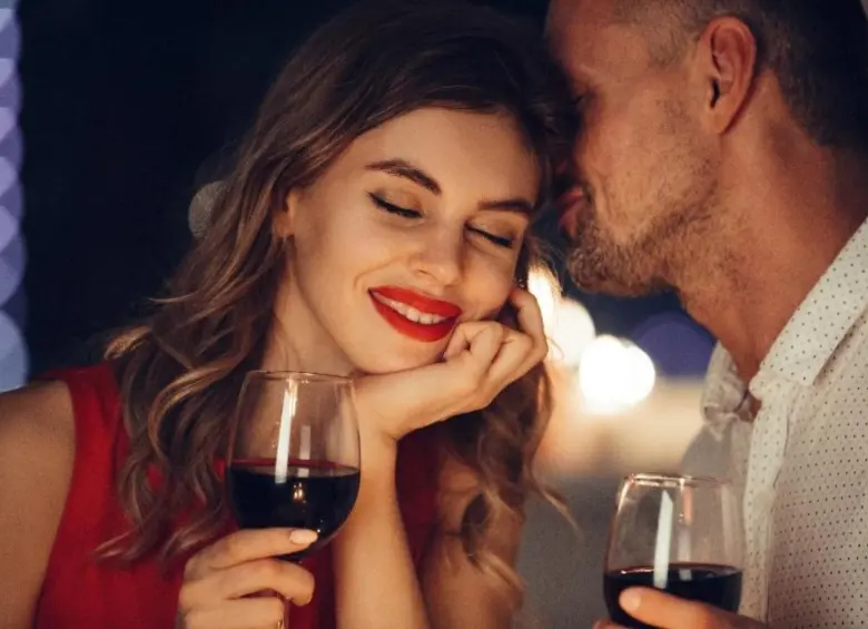 Según los expertos, con los piropos las mujeres no buscan imponer un rol en una relación, sino el poder sentirse deseadas por su pareja. FOTO: CORTESÍA GLEEDEN