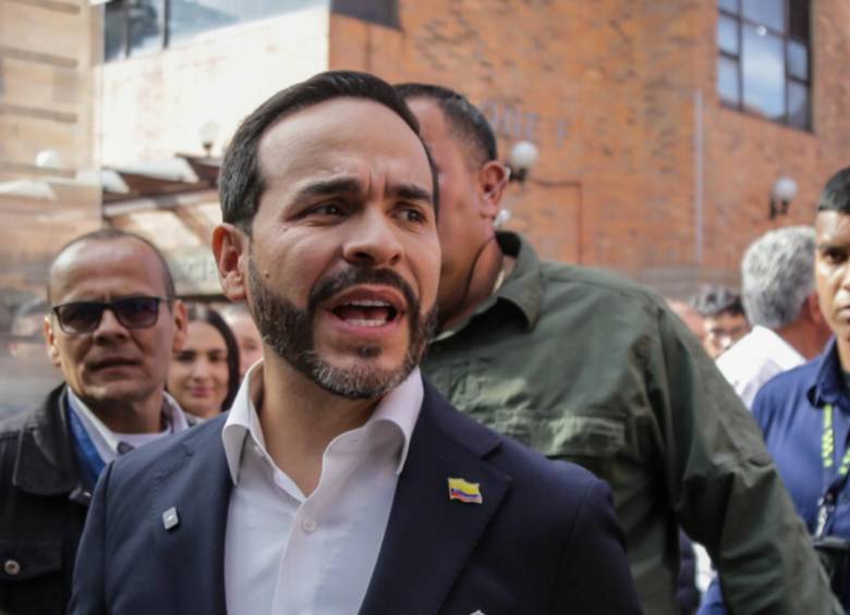 El candidato puntero en las encuestas protagonizó un episodio fuertemente cuestionado en la opinión pública por sus comentarios “machistas”. Foto: Colprensa