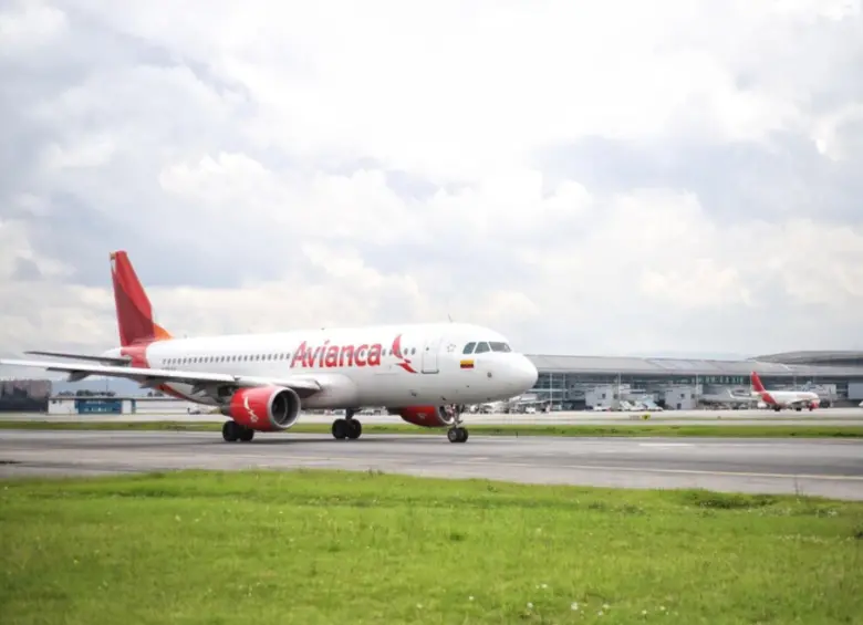 Avión que cubría la ruta París-Bogotá tuvo que aterrizar de emergencia en Madrid, ¿qué pasó?