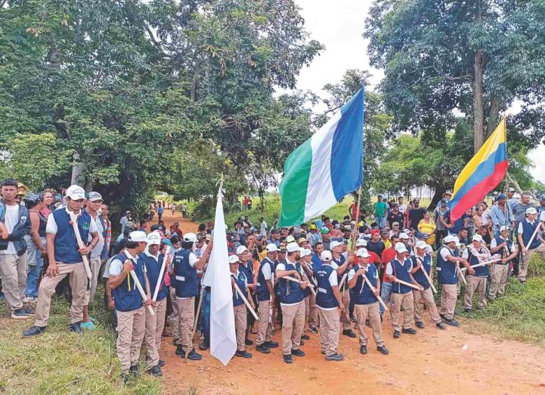 Los campesinos de Buenavista (Córdoba) vieron desfilar una caravana oficial y acudieron a “La Argentina” para entender qué pasaba. Al llegar, encontraron que el predio era entregado a personas “forasteras”. FOTO cortesía