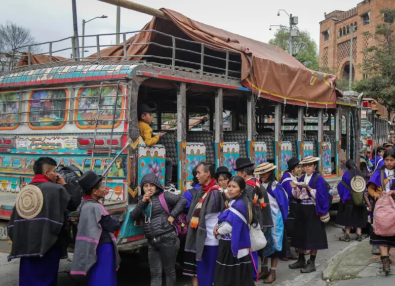 La comunidad indígena llegó a inicios de la semana para reclamarle al Gobierno nacional por compromisos que no se han cumplido en sus territorios. Foto: Colprensa.