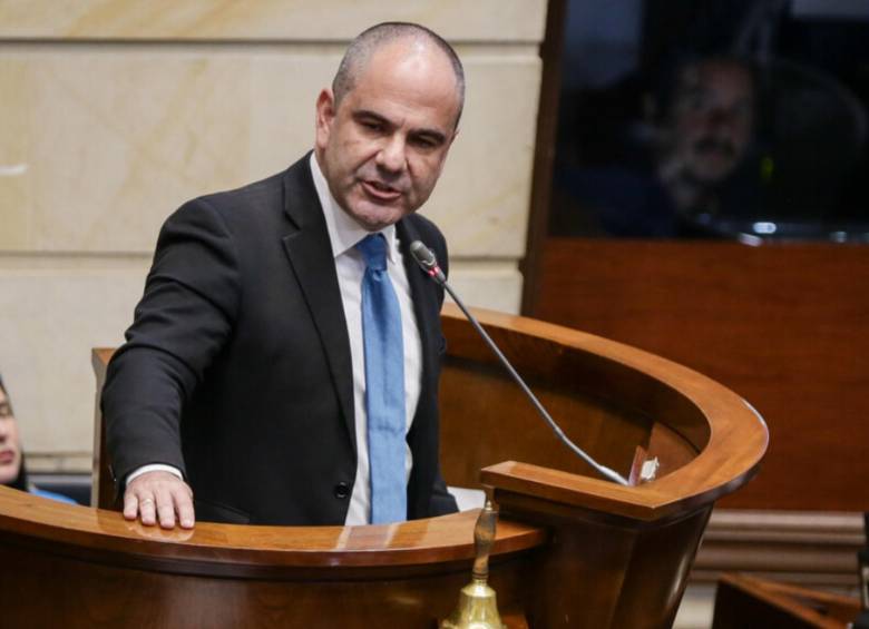 El director del partido Centro Democrático asumió el resultado demoledor que obtuvo su candidata. Ahora irán con el abogado De la Espriella. Foto: Colprensa