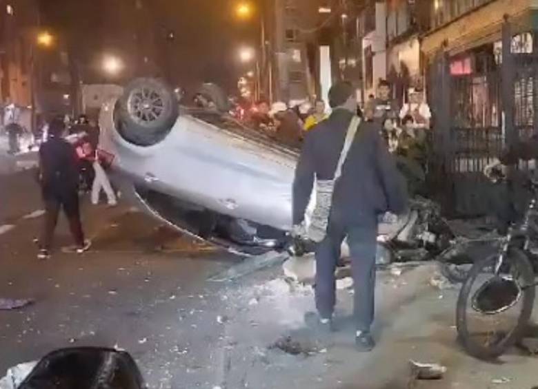 El trágico accidente ocurrió a eso de las 7:08 p.m. de este viernes 27 de septiembre, por lo que el siniestro vial quedo grabado por la cinta de seguridad. FOTO: CAPTURA VIDEO REDES SOCIALES