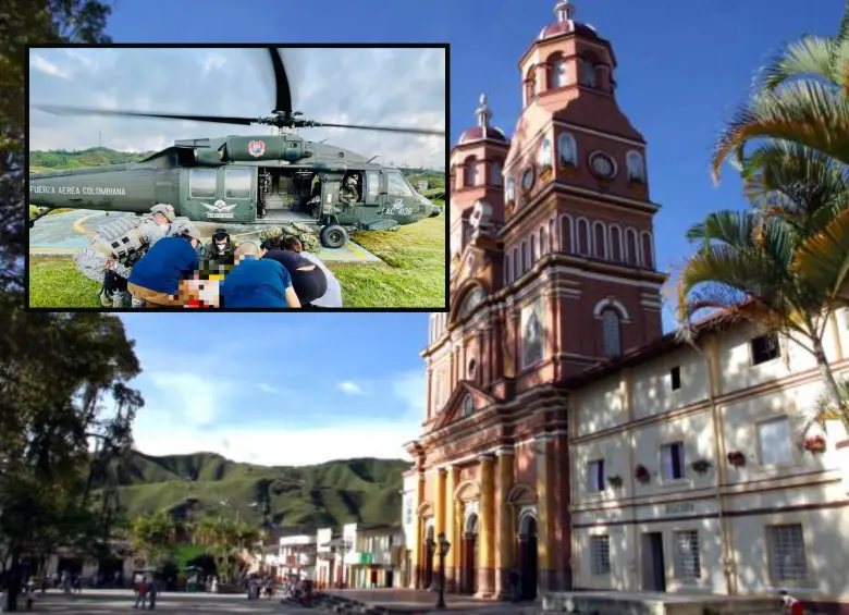 Adelante, el momento del rescate con el helicóptero Ángel de la FAC. Atrás, casco urbano de Anorí. Foto: Jaime Pérez Munévar