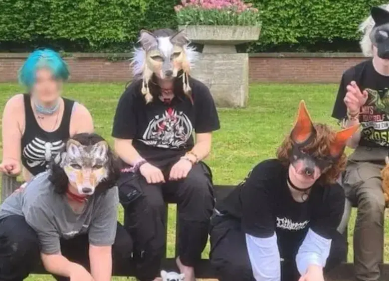 Jóvenes therians en el parque. FOTO: Redes sociales