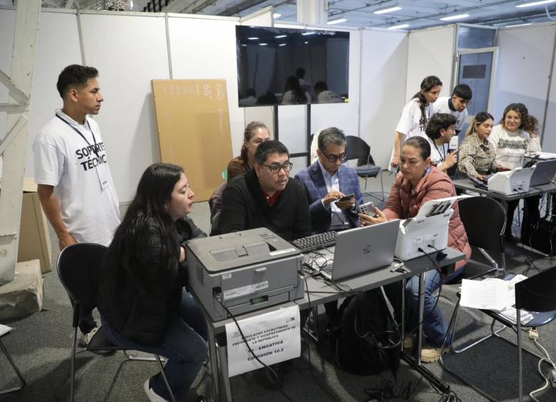Tras reportarse que las objeciones no superaron el 0,7% de las mesas, las autoridades electorales ratificaron que el calendario avanza sin modificaciones: las urnas se abrirán en el exterior el próximo 15 de junio y el proceso se definirá en el territorio colombiano el domingo 21 de junio. FOTO: Registraduría Nacional