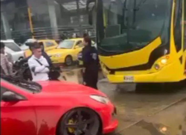 El siniestro vial provocó colapso en la movilidad en el centro de Bogotá. Foto: Captura de video