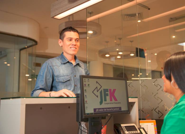 En JFK Cooperativa Financiera los ahorros de los asociados y clientes están seguros por fagacoop y vigilados por la superfinanciera de colombia. FOTO: CORTESÍA