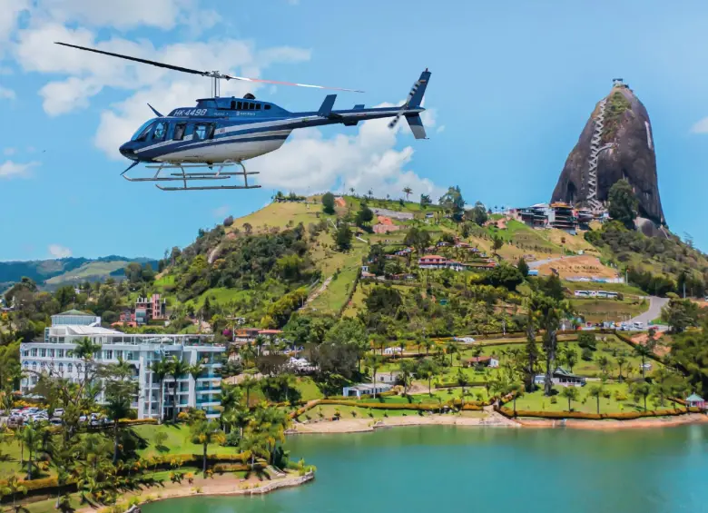 Helitours cuenta con una experiencia única alrededor de la Piedra del Peñol y servicios exclusivos, marcando la diferencia en el turismo local, nacional e internacional. FOTO: Cortesía Helitours