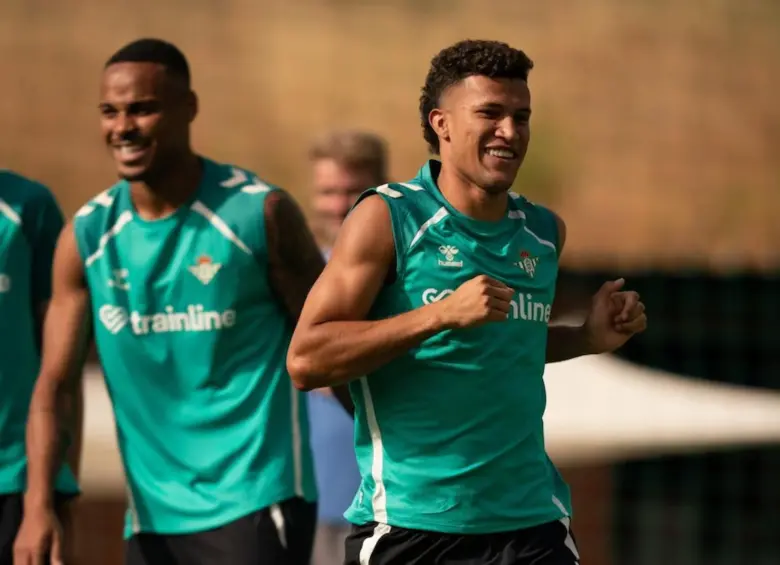 Nelson Deossa entrenando con el Betis de España. FOTO: Redes sociales Betis