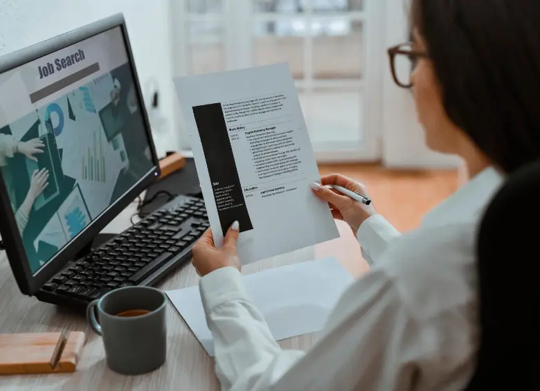 Las empresas colombianas están en búsqueda activa de personal para cubrir más de 107.000 vacantes en distintos sectores. FOTO: GETTY