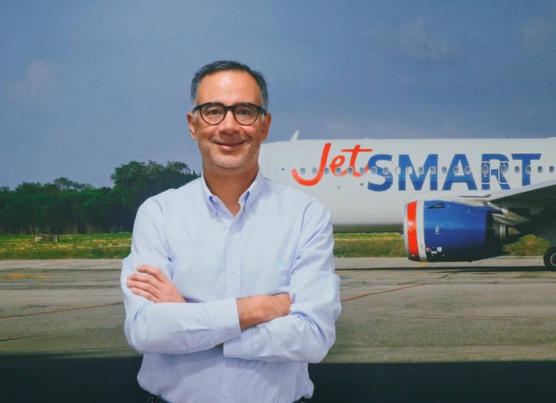 JetSmart ha transportado más de 700.000 pasajeros en Colombia, según su country manager, Mario García (foto). FOTO CORTESÍA JETSMART