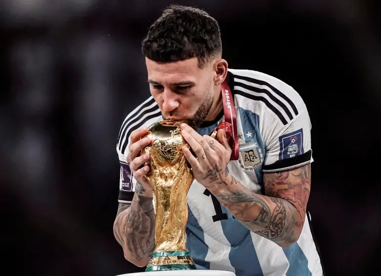 Nicolás Otamendi y el título más importanque que ganó con Argentina: el Mundial de Catar 2022. FOTO: X Notamendi30
