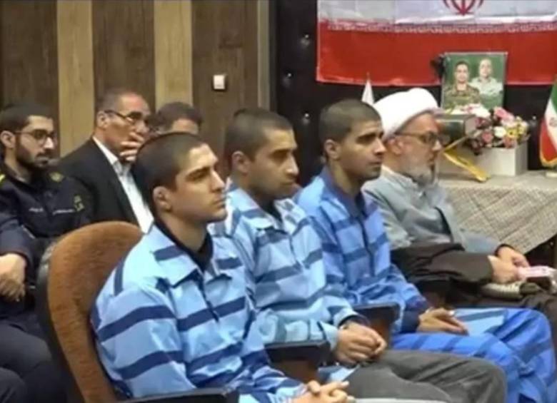 Saleh Mohaddani, Mehdi Ghasemi y Saeed Davodi (de izquierda a derecha). FOTO: Cortesía de la agencia Mizan, del Poder Judicial iraní.