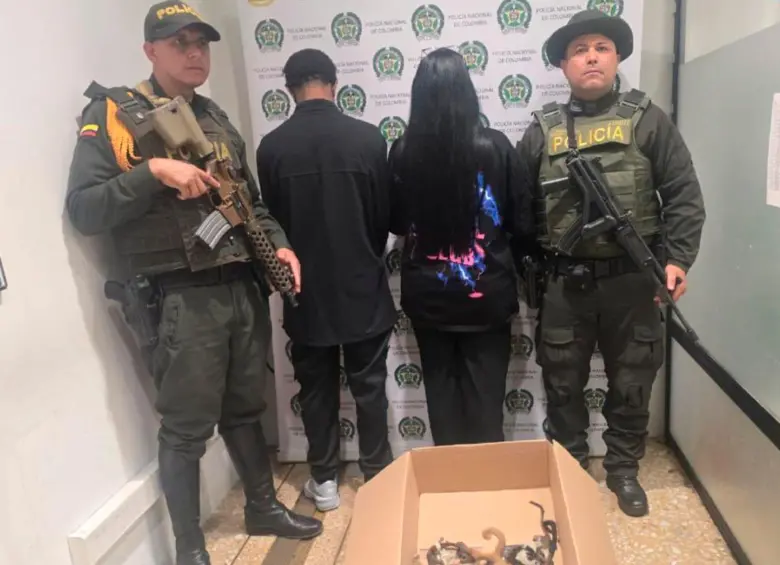 Los dos extranjeros fueron capturados y puestos a disposición de la Fiscalía. FOTO: Tomada de X @cornare