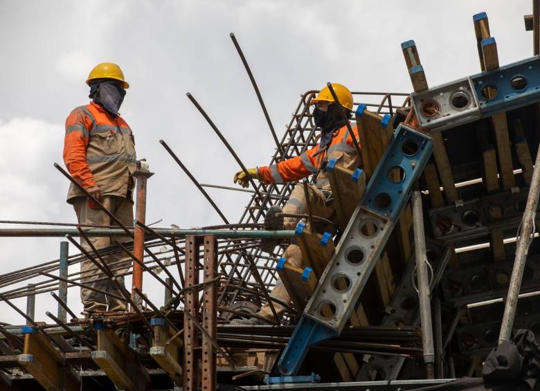 El sector de la construcción en Colombia genera cerca de 1.700.000 puestos de trabajo, y en 2021 creció 10,7%. Al primer trimestre de este año la expansión fue de 8,5% FOTO edwin bustamante