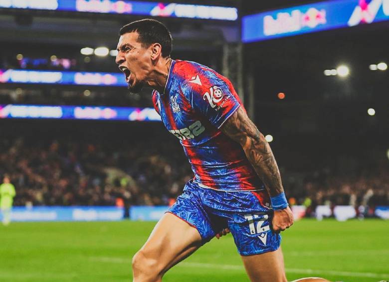 Daniel Muñoz festejando su anotación ante Newcastle. FOTO: Tomada de X @CPFC