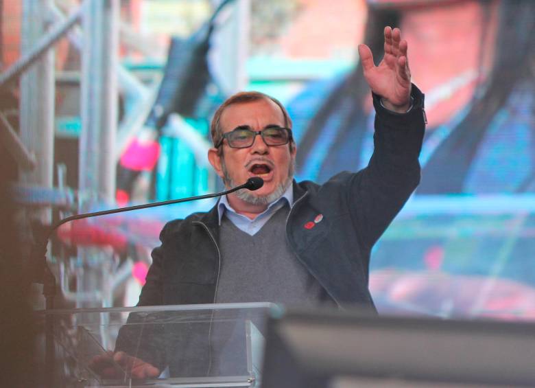Rodrigo Londoño, líder del partido Comunes, ha pedido al Gobierno en varias ocasiones que no descuide la implementación del Acuerdo de Paz. FOTO: COLPRENSA.