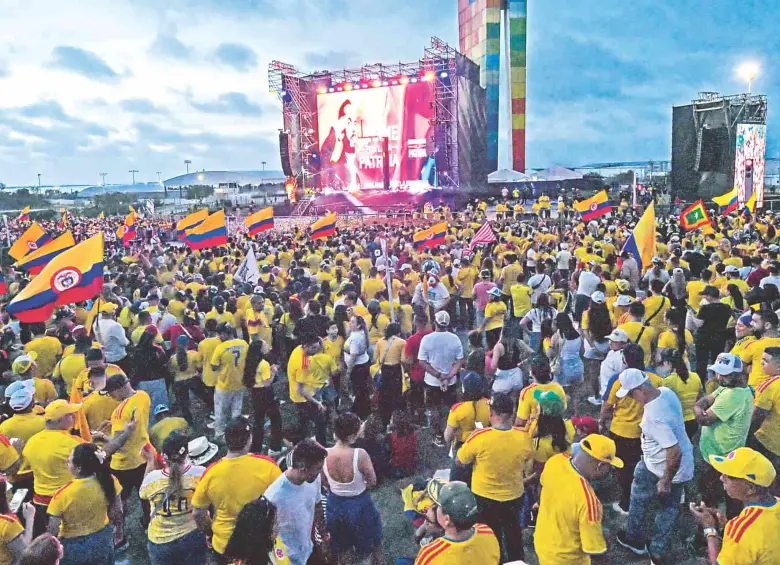 El presidente electo decidió hacer su cierre de campaña en la capital del Atlántico. Antes de su discurso, hizo una caravana por la ciudad en un vehículo con una cabina blindada. Foto: Colprensa