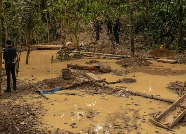 Los cuerpos en descomposición fueron hallados en ríos y senderos de la selva del Darién y las autoridades panameñas estimaron que podría haber más cadáveres en la jungla. FOTO: AFP