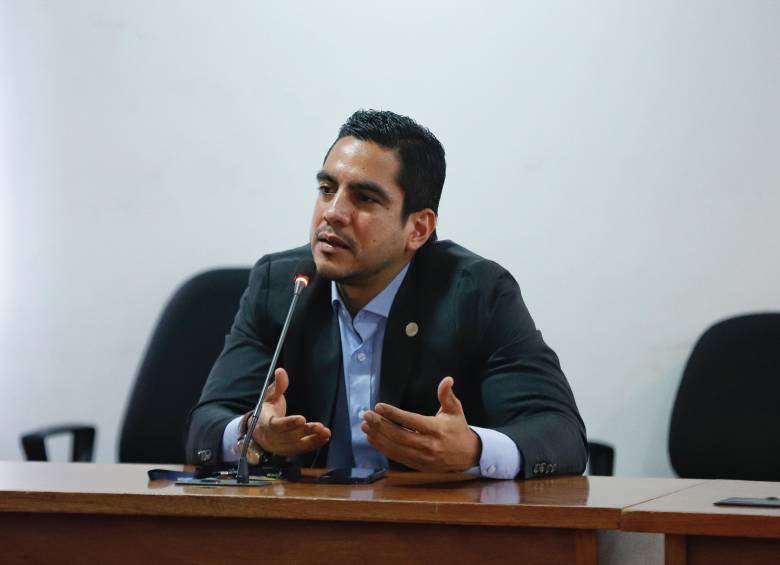 El senador Álex Flórez tendrá que responder ante la Corte Suprema por violencia intrafamiliar agravada. FOTO: Camila Díaz - Colprensa