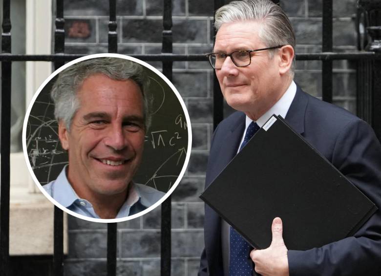 El primer ministro británico admitió haber ignorado alertas críticas en el nombramiento de Peter Mandelson como embajador en EE. UU., por su relación con Jeffrey Epstein. FOTO: AFP y Getty