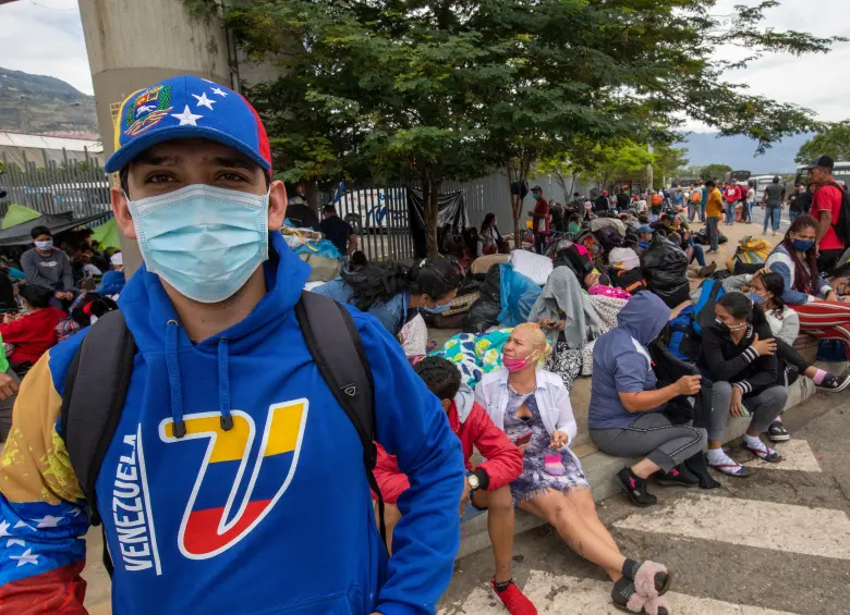 Migrantes venezolanos llegando a la terminal de transporte de Medellín. FOTO El Colombiano