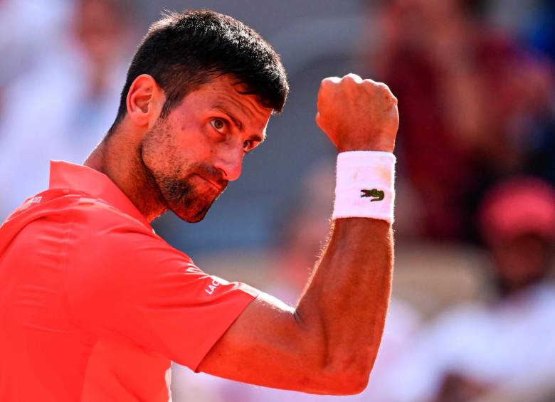 Novak Djokovic, de 36 años, impuso talento y experiencia ante la nueva estrella del tenis Carlos Alcaraz, que tiene 20 de edad. FOTO AFP