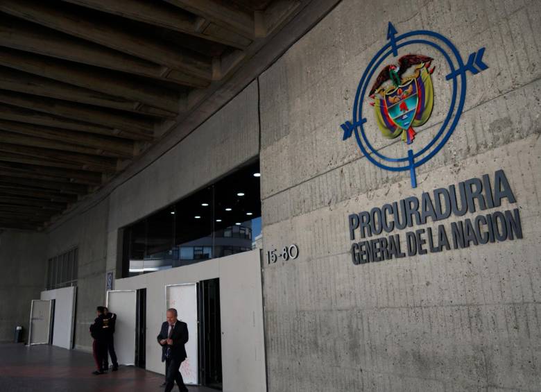La Procuraduría indagará si la Policía se extralimitó en sus funciones al esposar a una mujer en Cartagena. FOTO: COLPRENSA