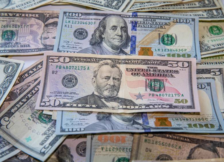 El dólar en Colombia volvió a estar por debajo de $4.000 en los últimos días. FOTO CARLOS VELÁSQUEZ