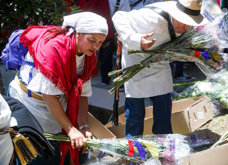 Los silleteros se encontraron en el Parque Arví para el tradicional trueque en el que reciben flores de las empresas que hacen parte de Asocolflores. FOTO Manuel Saldarriaga. FOTO Manuel Saldarriaga