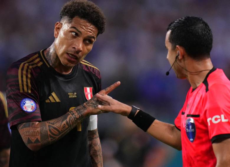 Paolo alegando con un árbitro en la Copa América 2024. FOTO: AFP