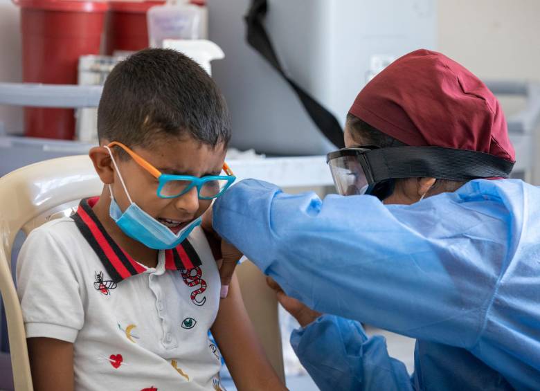 1.815 niños evitaron contagiarse con enfermedades portencialmente mortales tras aplicarse las vacunas en Medellín. FOTO: EL COLOMBIANO
