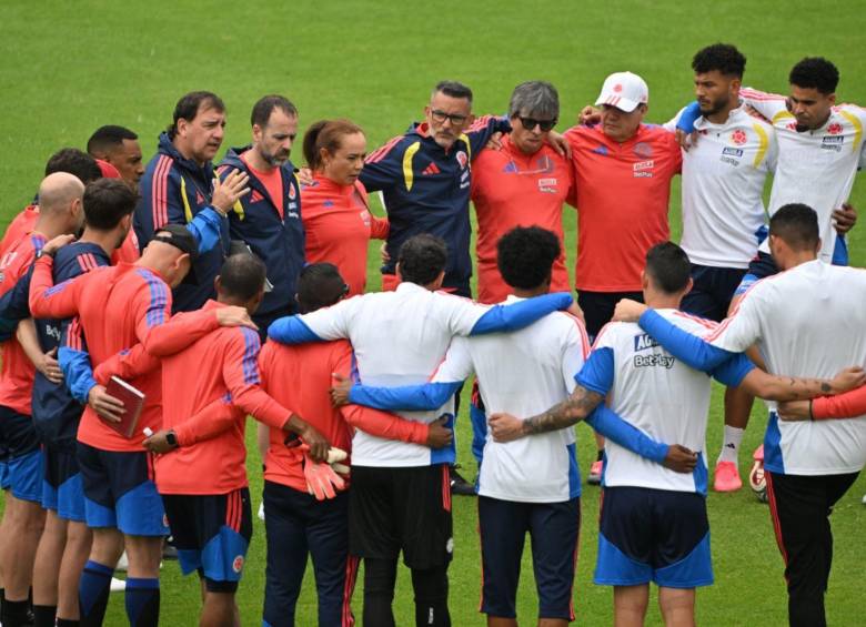 El grupo dirigido por Néstor Lorenzo se ha mostrado unido e ilusionado en llegar hasta el último día de la competición en el Mundial. Foto: AFP