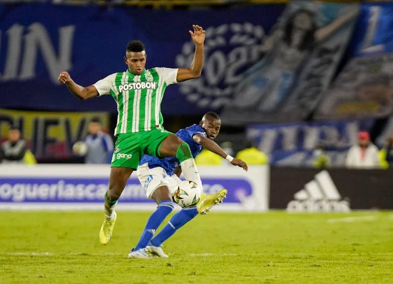 Juan David Cabal, quien venía cumpliendo el rol de central, se desempeñó de lateral en este partido. FOTO Colprensa